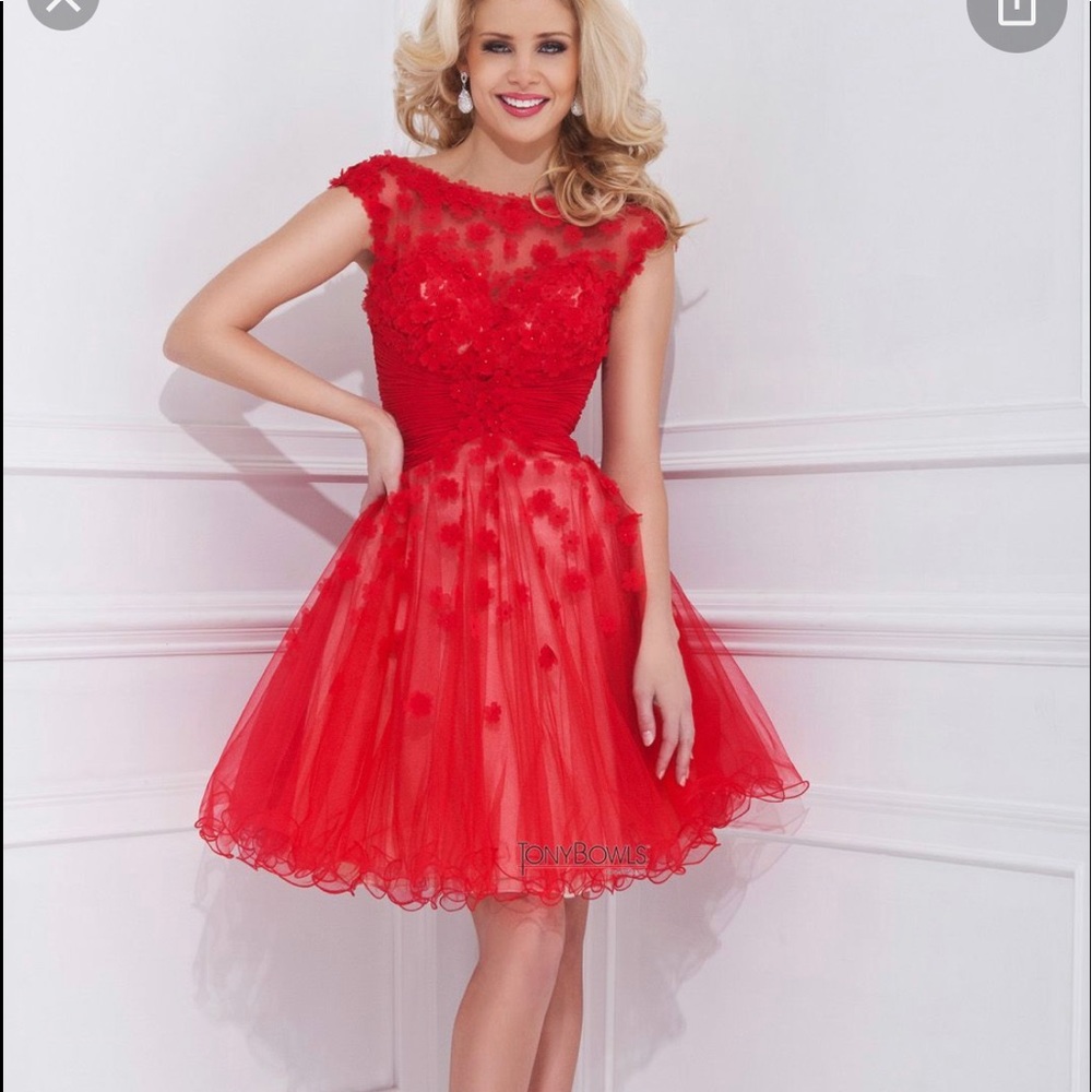 NWT Tony Bowls size 6 precious red party semi formal